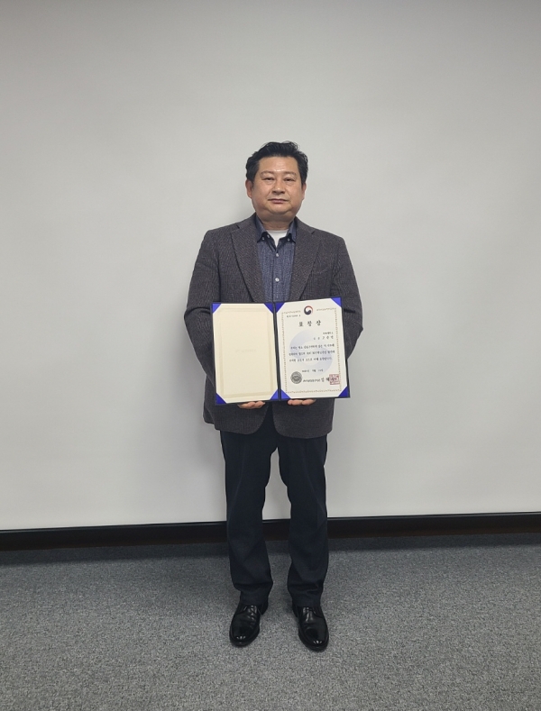 한밭대학교 산학협력단 고준빈 팀장 과기부 장관 표창 기념촬영