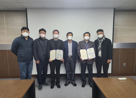 산학협력단 고준빈 팀장이 ‘3D프린팅 산업 발전 유공자 포상’에서 과학기술정보통신부장관 표창 수상 모습