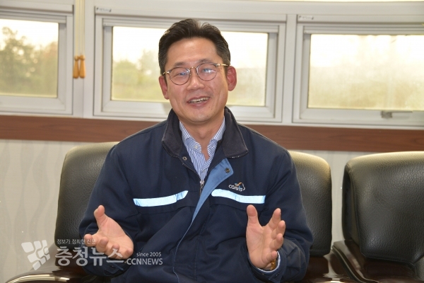 인터뷰 하는 손인석 (주)코아비스 사장