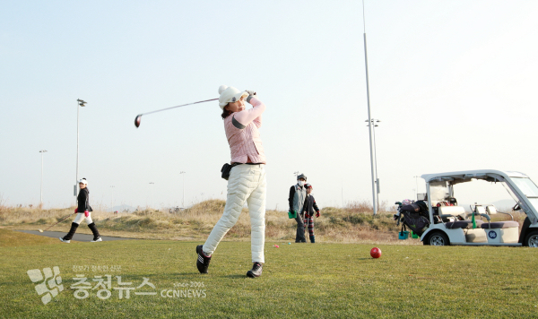 태안골프협회가 연말을 맞아 '2021 태안군 불우이웃돕기 자선 골프대회'를 개최했다.