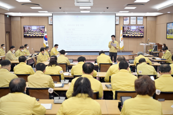 공주시 주간업무보고회 주재중인 김정섭 시장