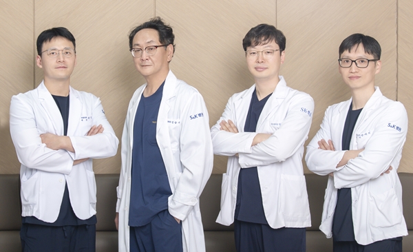 왼쪽부터 S&K병원 문경호 스포츠재활센터장, 김승기 관절센터장, 김용인 병원장, 양대석 수부센터장