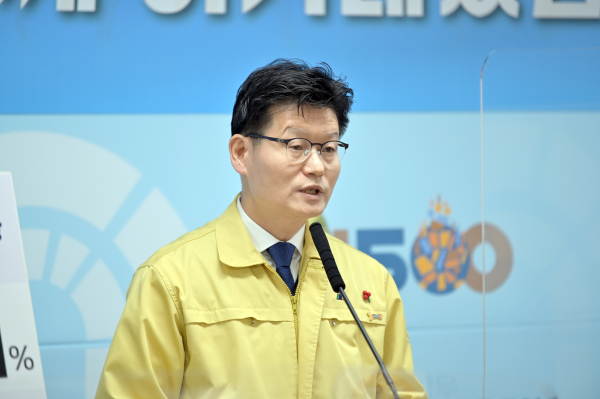 12월 29일 제159차 정례브리핑 중인 김정섭 시장