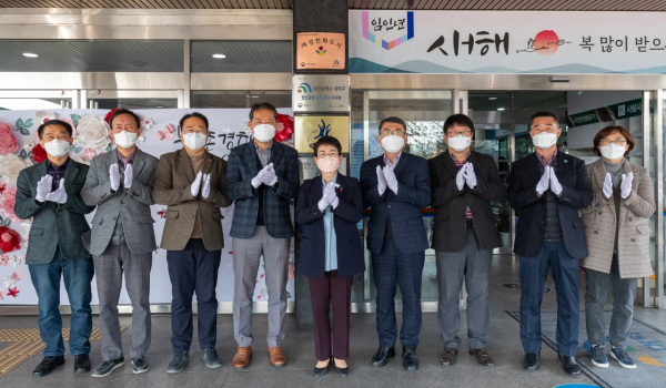 대덕구, 탄소중립 실천 우수지자체 현판식 개최 단체사진