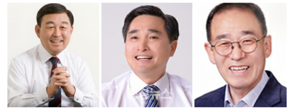 왼쪽부터 황선봉 군수, 김용필 전 충남도의원, 오진열 전 대흥면장