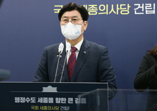 온라인 브리핑 하는 이춘희 세종시장