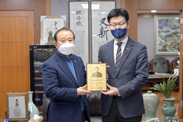 김석한 명예시장 위촉장 전달