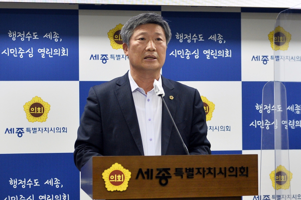 온라인 브리핑 하는 유철규