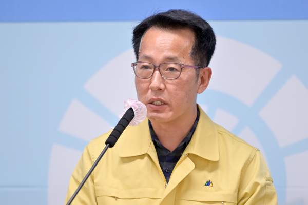 19일 제162차 정례브리핑하는 오동기 경제도시국장