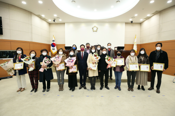 2021 지역사회발전 유공구민 표창식 진행 단체사진