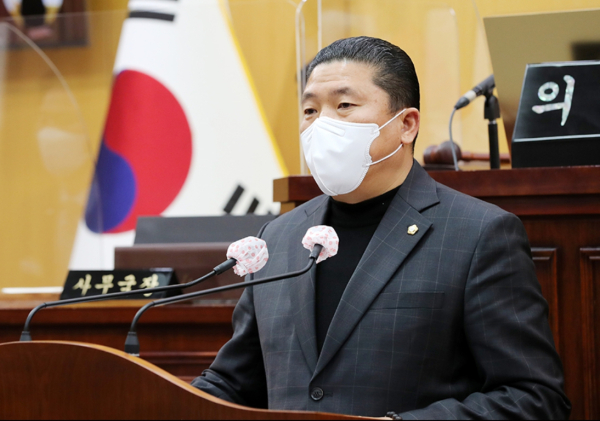 5분 발언하는 최일용 서산시의회 의원
