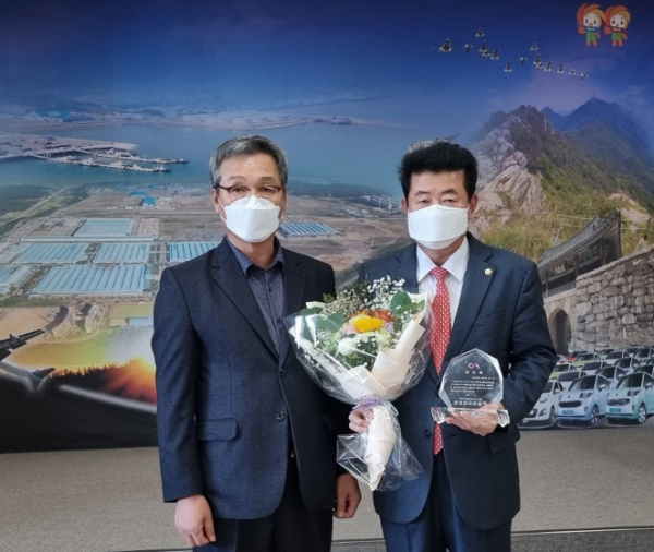 장갑순의원 감사패 수상 모습