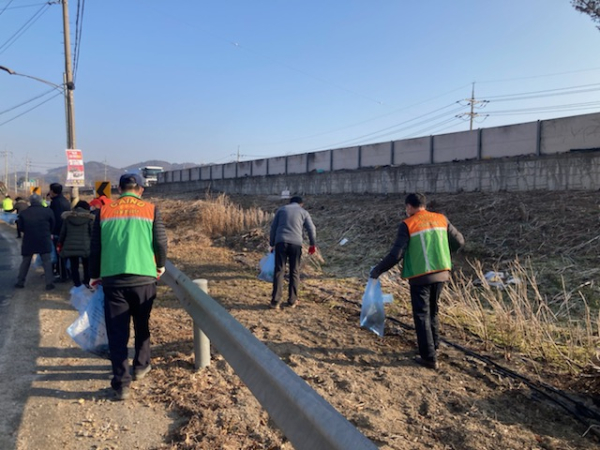 환경정화활동 모습- 옥룡동