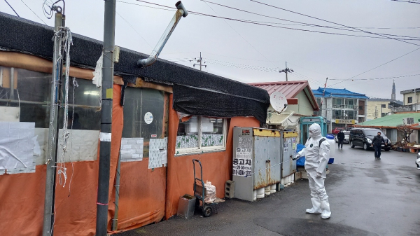 설 대비 전통시장 특별방역 실시 장면