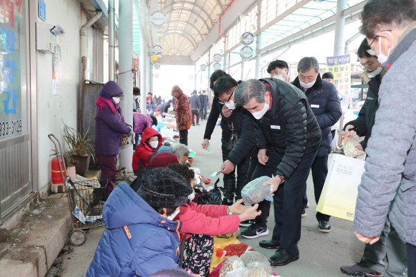 설명절맞이 전통시장 방문(지난 22일 웅천시장 방문)
