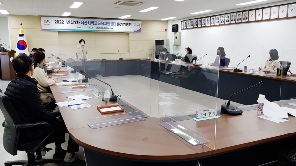 송금례 시농업기술센터소장이 26일 농업기술센터 세미나실에서 학교급식지원센터 제1차 운영위원회를 주재하는 모습