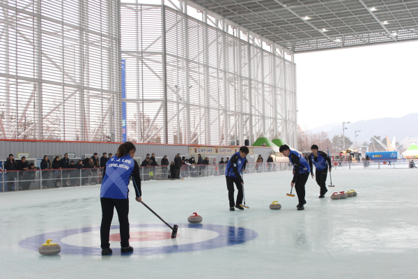 스케이트장 컬링교실 모습