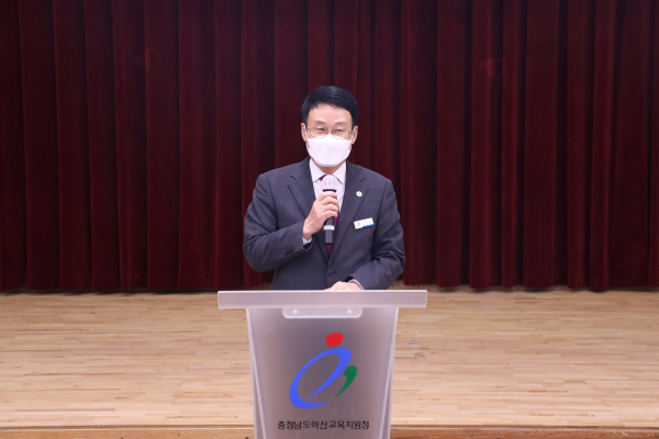 이문희 아산교육지원청 교육장