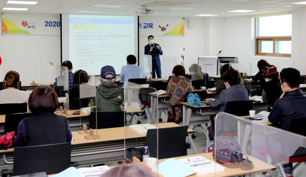 지난해 농업기술센터에서 열린 농산물가공 창업보육 교육 모습.