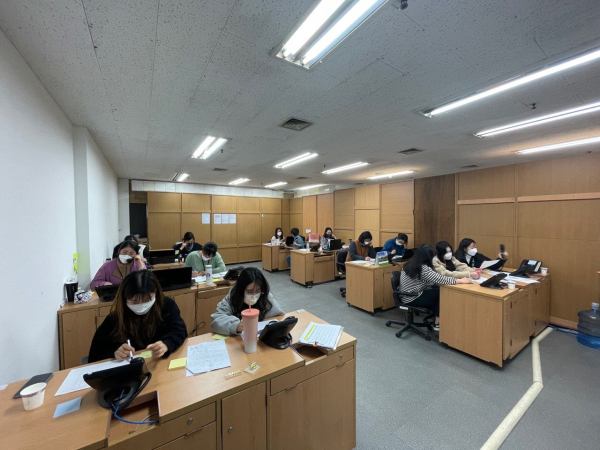 재택치료관리센터 운영 및 상담 장면