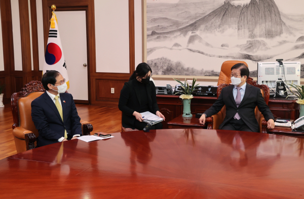 박병석 국회의장은 11일 의장집무실에서 부이 타잉 썬 베트남 외교장관의 예방을 받았다.