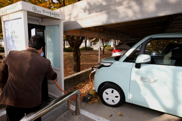 전기자동차 충전모습/홍성군 제공