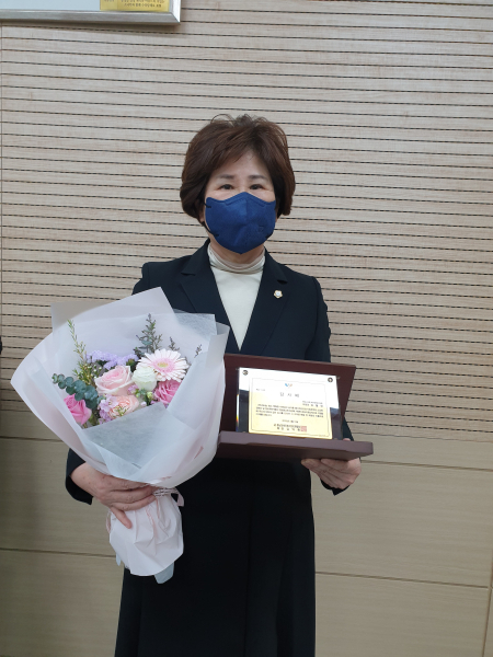 감사패를 수상한 김월영 천안시의회 복지문화위원장