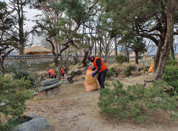 어르신 일자리 참여 활동 장면