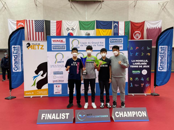 'WTT 유스 컨텐더 국제탁구대회’에서 대전동산중 이호윤 선수 우승 수상 모습