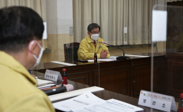 지난해 12월, 코로나19 방역회의 모습