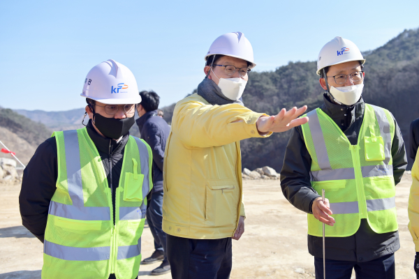 김정섭 공주시장, 대룡지구 다목적 농촌용수개발사업 현장 방문 모습