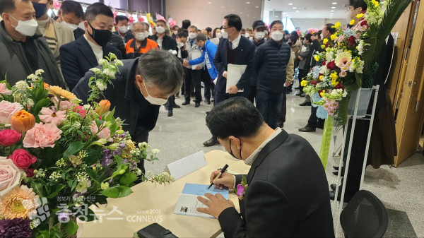 가세로 태안군수가 지난 26일 저서 '반도를 뛰어넘어 광개토 태안' 출판기념회를 열었다.(사진=김정식기자)