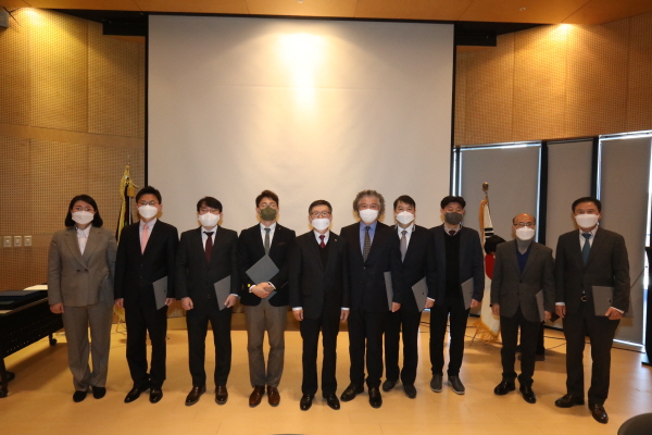 신규 임용교원 수여식 단체사진