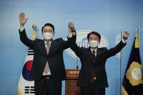 국민의힘 윤석열 대선 후보와 국민의당 안철수 대선 후보는 3일 후보 단일화를 선언했다.