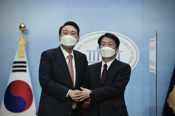국민의힘 윤석열 대선 후보와 국민의당 안철수 대선 후보는 3일 후보 단일화를 선언했다.