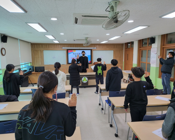 지난 2일, 펜싱황제 오상욱과 운동부 폭력 예방 캠페인 ‘우정으로 하나데이(DAY)’ 실시