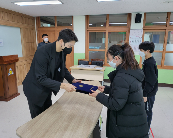 지난 2일, 펜싱황제 오상욱과 운동부 폭력 예방 캠페인 ‘우정으로 하나데이(DAY)’ 실시