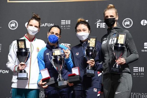 국제그랑프리 수상 모습(우측 두번째 최인정 선수)