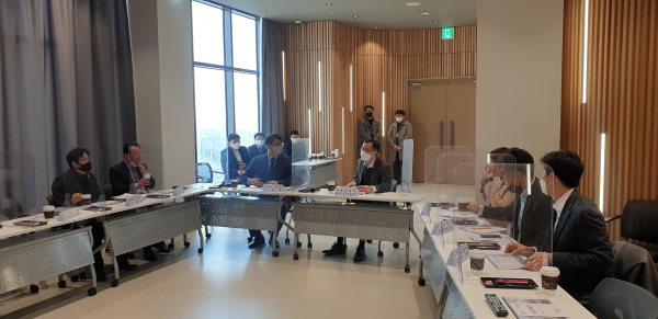 신동헌 천안시 부시장이 사업 전반 진행 상황을 설명하고 있다.