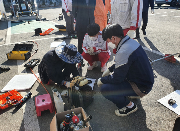 농업기계 수리교육 진행 사진