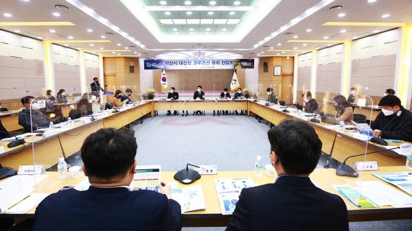 맹정호 서산시장이 15일 시청 대회의실에서 열린 서산 대산항 크루즈선 유치 간담회를 주재하는 모습