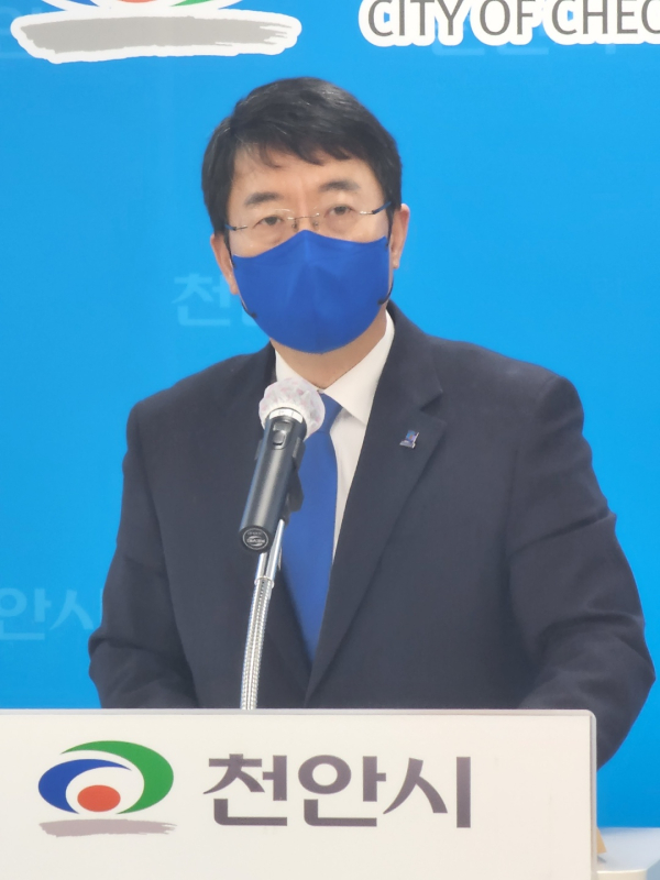 천안시장 불출마를 선언하는 이종담 천안시의원