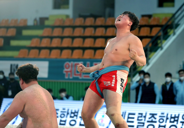 지난 17일 백두장사에 오른 최성민 선수 모습.