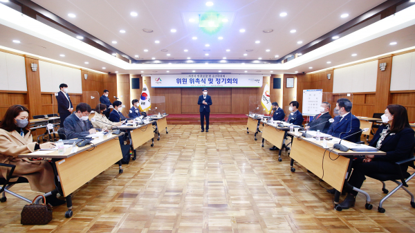 맹정호 서산시장이 23일 시청 중회의실에서 열린 시 인권보장 및 증진위원회 위촉식에서 인사말 모습