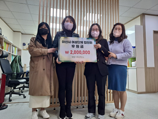 폭력 피해 여성돕기 후원금 전달 기념사진