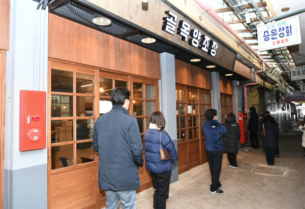 예산상설시장 내 골목막걸리/예산군 제공