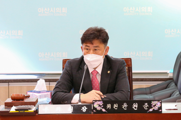 예결위를 통해 심사하고 있는 윤원준 예산결산특별위원회 부위원장