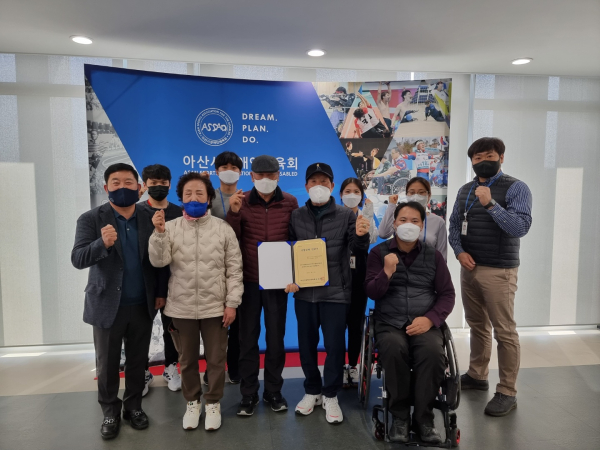 인준서 전달식 기념 사진