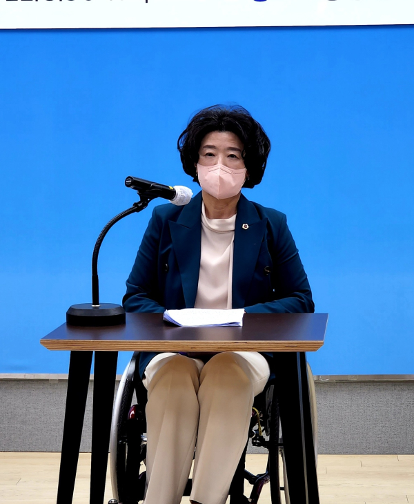 황영란 충남의원이 30일 지방선거 출마를 선언하고 있다.