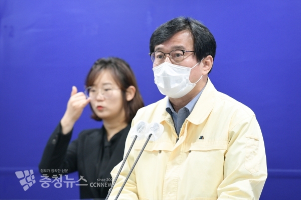 긴급 브리핑 하는 양완식 세종시 보건복지국장